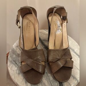 Talbots Leather Women's Sandals Size 10B color is like grey/green color